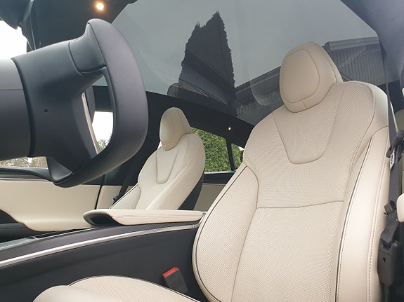Tesla Model S 25 of 30