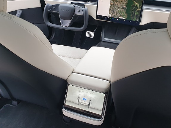 Tesla Model S 16 of 30