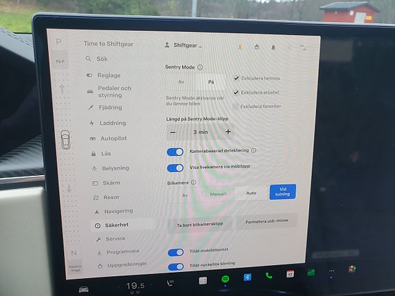 Tesla Model S 21 of 30
