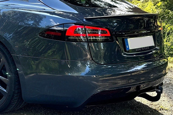 Tesla Model S 11 of 30