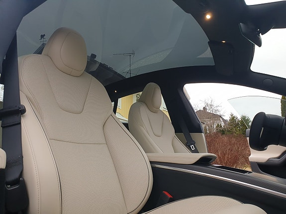 Tesla Model S 27 of 30
