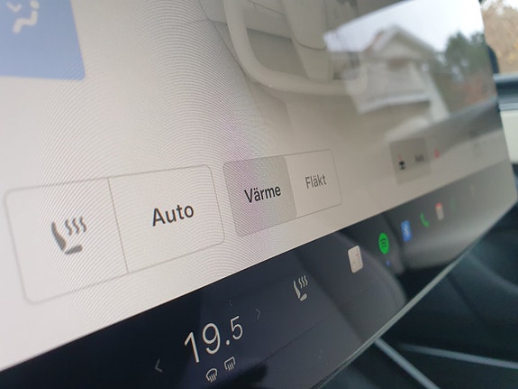 Tesla Model S 22 of 30