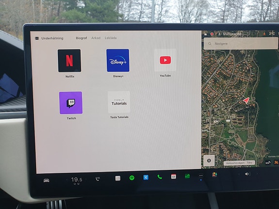 Tesla Model S 28 of 30