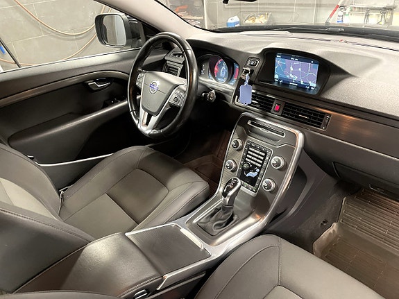 Volvo XC70 13 of 13