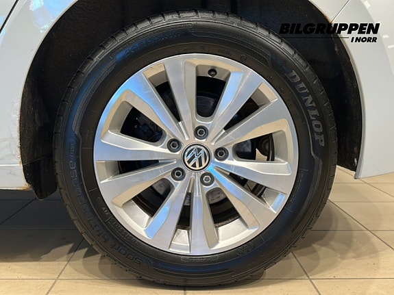 Volkswagen Golf Sportsvan 17 of 17