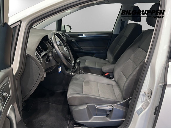 Volkswagen Golf Sportsvan 8 of 17