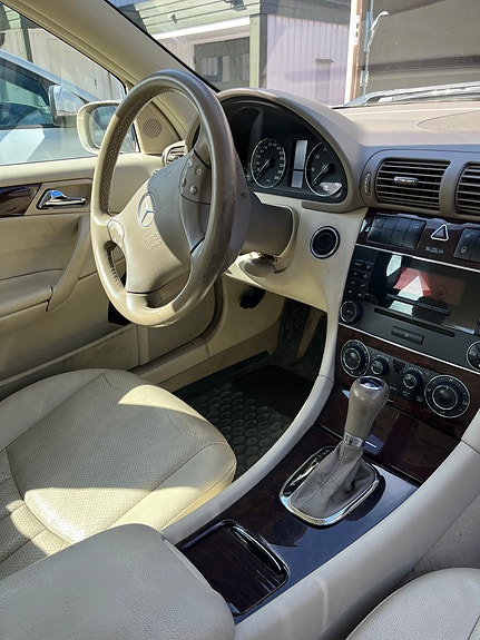 Mercedes-Benz C180 11 of 15