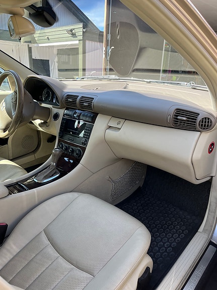 Mercedes-Benz C180 12 of 15