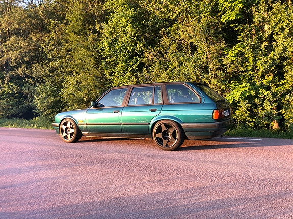 BMW 318i 4 of 5