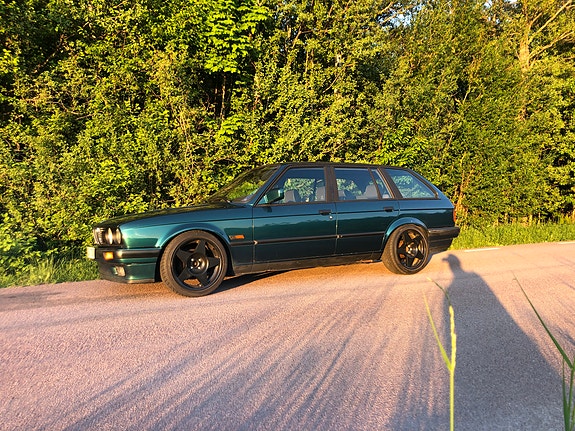 BMW 318i 3 of 5