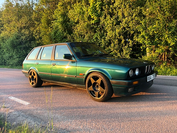 BMW 318i 2 of 5