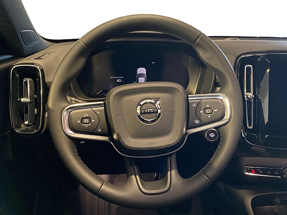 Volvo XC40 10 of 14