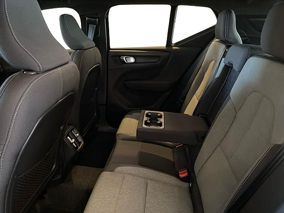 Volvo XC40 6 of 14
