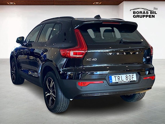Volvo XC40 2 of 14