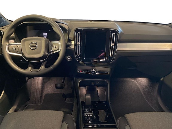 Volvo XC40 5 of 14