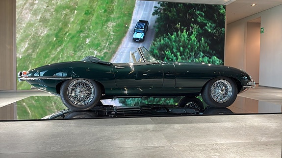Jaguar E-TYPE 4 of 5