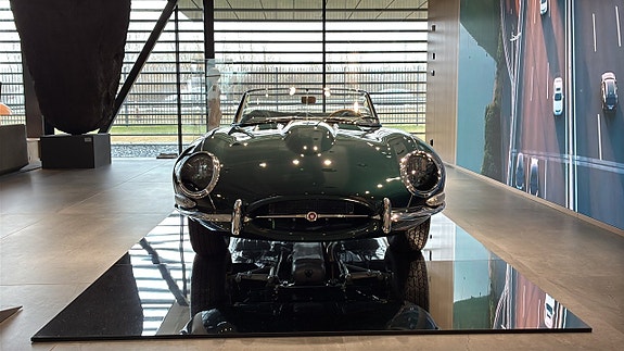Jaguar E-TYPE 2 of 5