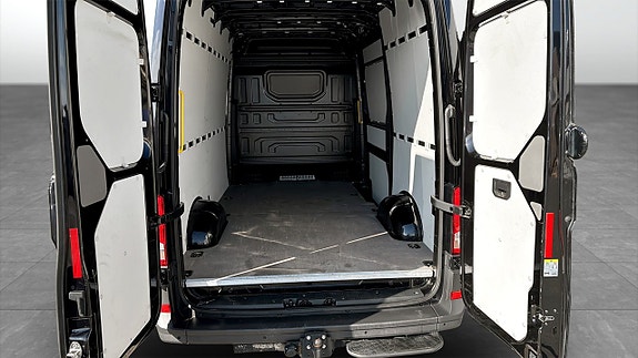 Volkswagen Crafter 11 of 12