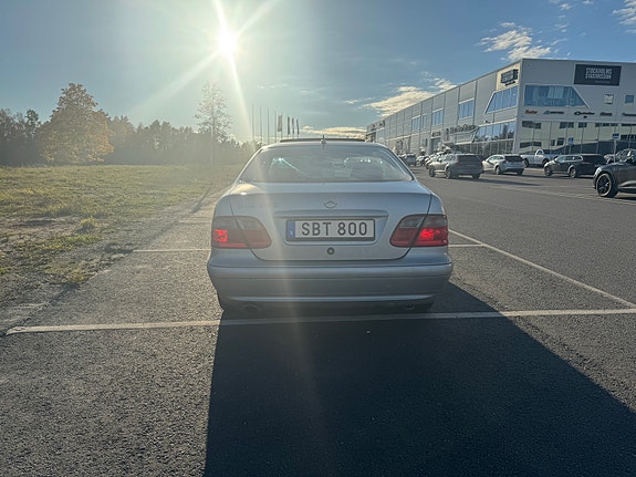 Mercedes-Benz CLK320 3 of 7