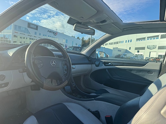 Mercedes-Benz CLK320 5 of 7