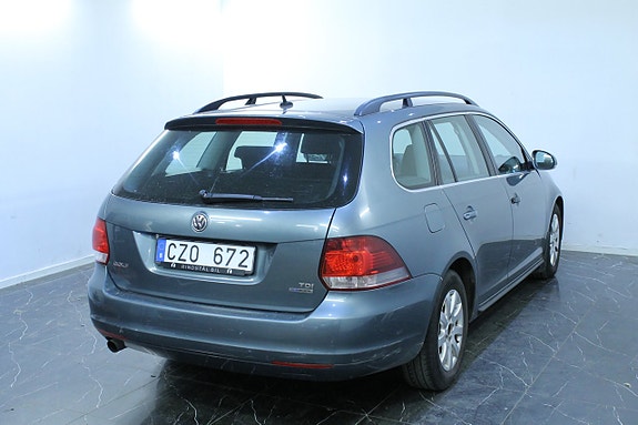 Volkswagen Golf VI 7 of 9