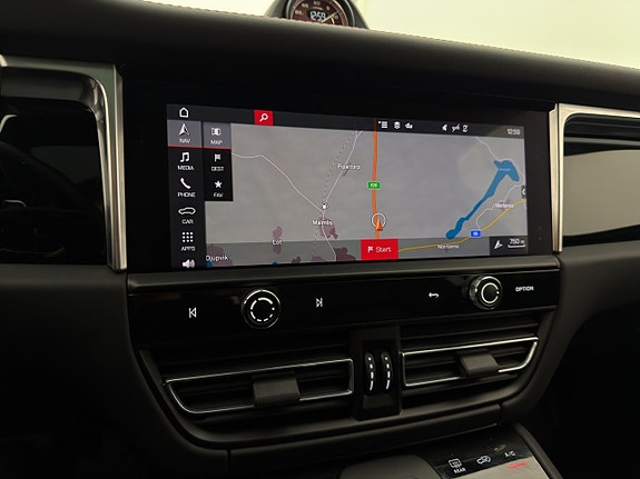 Porsche Macan S 25 of 30