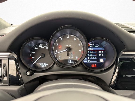 Porsche Macan S 21 of 30