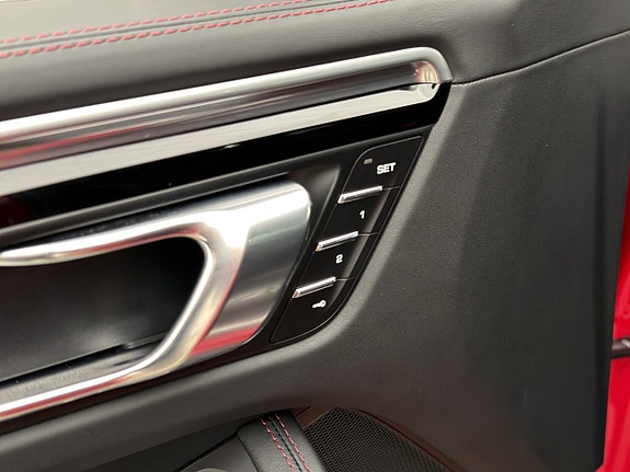 Porsche Macan S 17 of 30