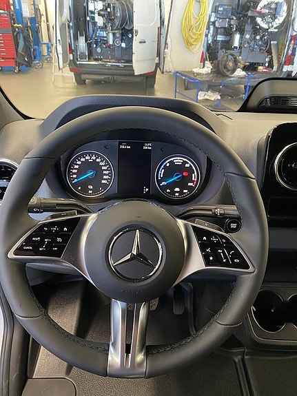 Mercedes-Benz eSprinter 420 9 of 10