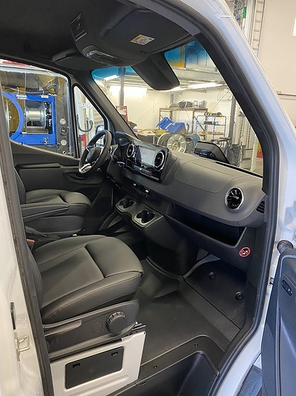 Mercedes-Benz eSprinter 420 7 of 10