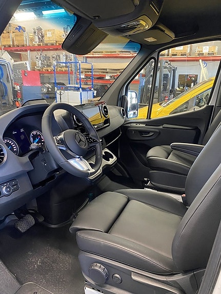 Mercedes-Benz eSprinter 420 8 of 10
