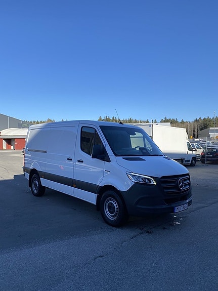 Mercedes-Benz eSprinter 420 2 of 5