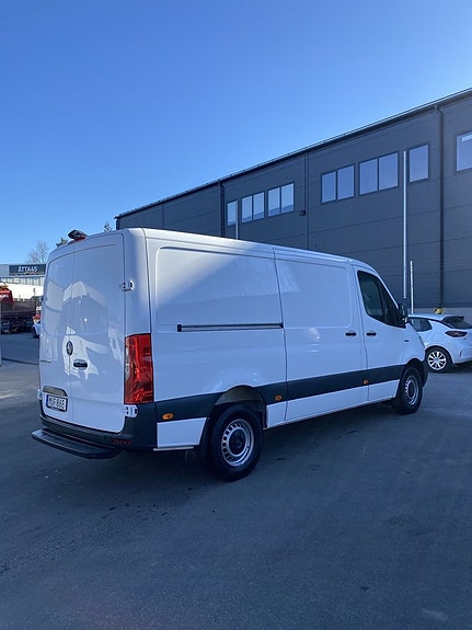 Mercedes-Benz eSprinter 420 3 of 5