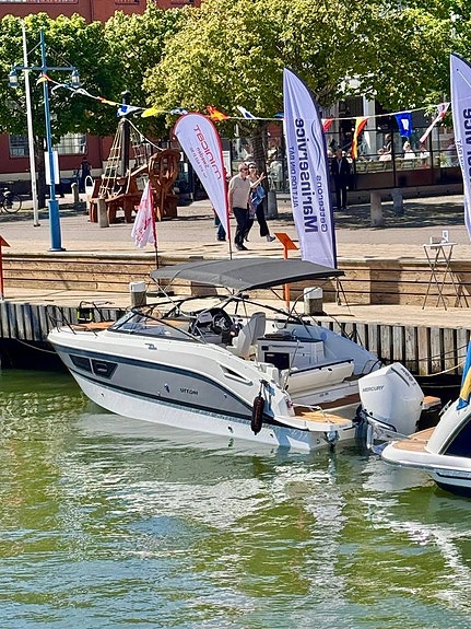 Uttern D77 -2026- Nya färgsättningen! Fullutrustad - 300hk