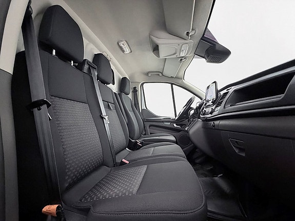 Ford Transit Custom 16 of 24