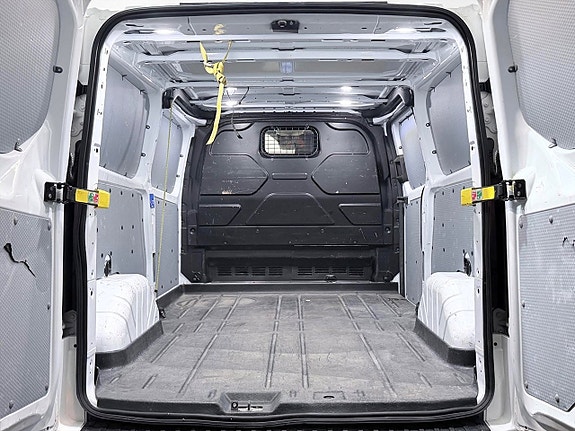 Ford Transit Custom 13 of 24