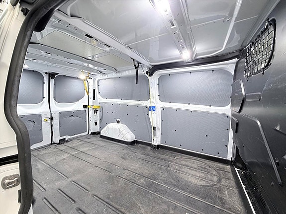 Ford Transit Custom 12 of 24
