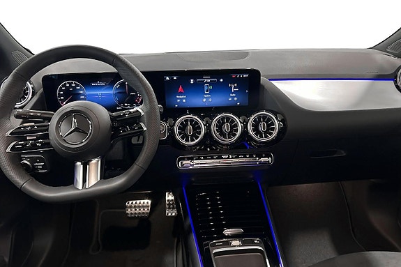 Mercedes-Benz GLA250 11 of 12