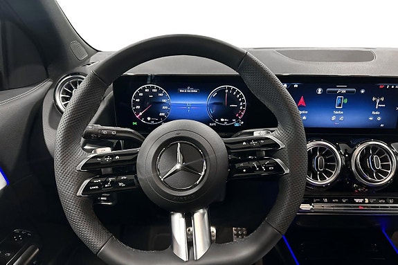 Mercedes-Benz GLA250 8 of 12