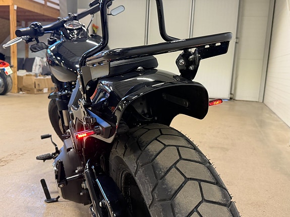 Harley-Davidson Fat Bob 114 TBR Avgas Sissybar Miniblinkers Lågmilare 5 of 9