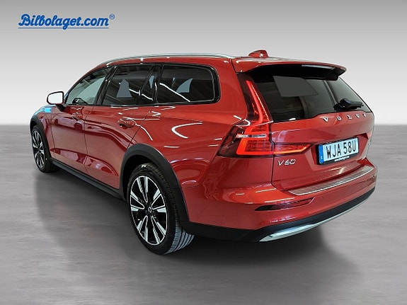 Volvo V60 Cross Country 4 of 5