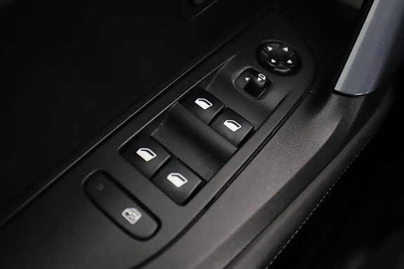 Peugeot 2008 27 of 30