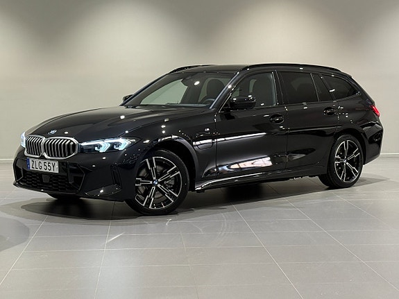 BMW 330e 3 of 5