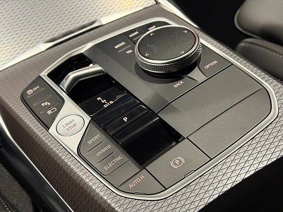 BMW 330e 13 of 19