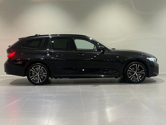 BMW 330e 4 of 5