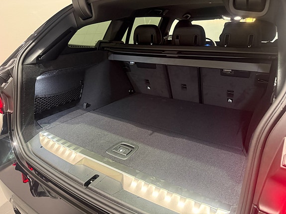BMW 330e 16 of 19