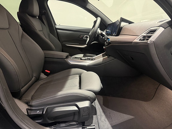 BMW 330e 18 of 19