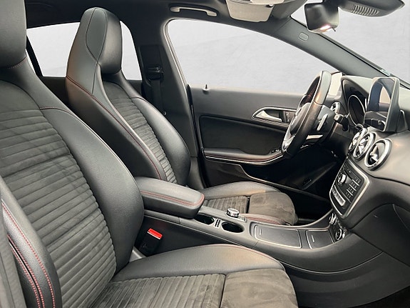 Mercedes-Benz CLA220 d 12 of 30