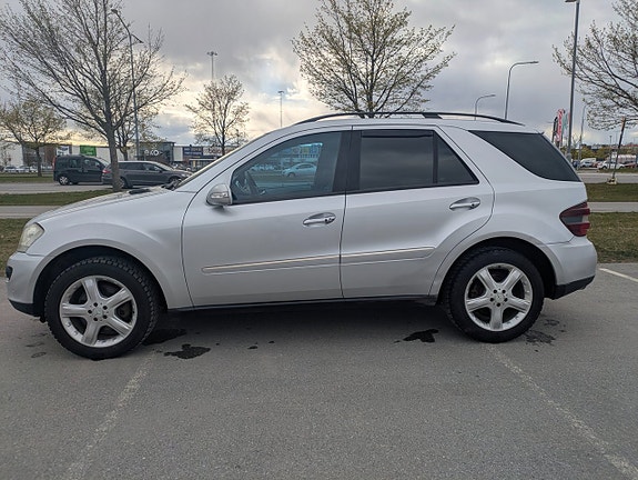 Mercedes-Benz ML420 2 of 5