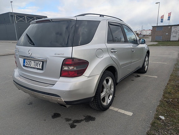 Mercedes-Benz ML420 5 of 5